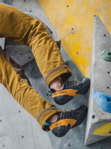 A climber switches feet on a foot hold